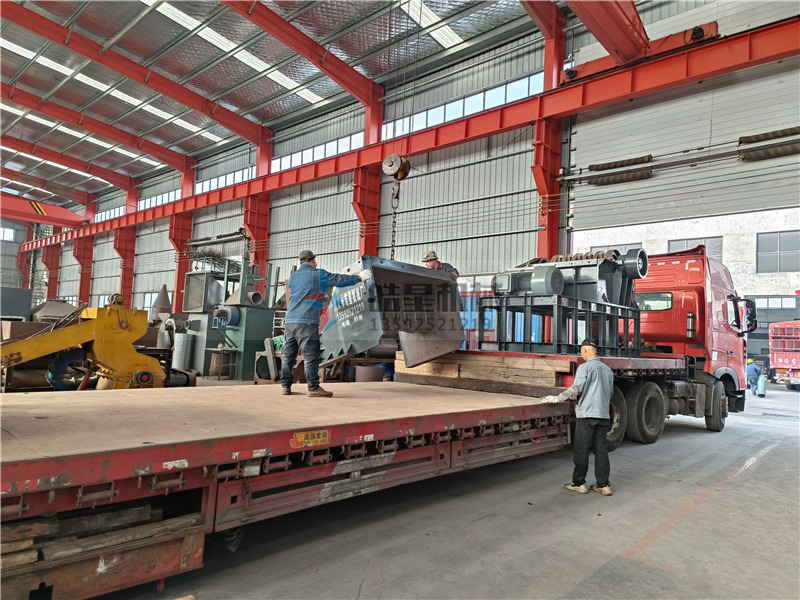 <a href='http://www.hncaizheng.cn' target='_blank'><span>鋁合金破碎機</span></a>設(shè)備1600型發(fā)往四川客戶